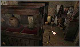 Teraz przejdź do galerii. Obejrzyj całą masę afrykańskich przedmiotów, zauważ, że w jednej z gablot brakuje maski. - SOBOTA 12 PAŹDZIERNIKA cz.3 | Scratches - Scratches - poradnik do gry