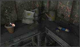 Wejdź do góry. Tutaj na stole zauważysz dziwną roślinę. W jednej z szuflad znajdziesz kolejne kartki z dziennika - oczywiście, zapoznaj się z ich treścią. A w drugiej szufladzie leży sekator. Weź go i odetnij gałązkę tej afrykańskiej rośliny. - PONIEDZIAŁEK 14 PAŹDZIERNIKA cz.2 | Scratches - Scratches - poradnik do gry