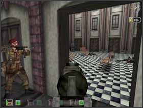 Podejdź do wejścia do budynku stacji z dwóch stron, osłaniany przez snajpera przy działkach plot - Misja 3