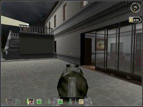 W północnej ścianie budynku, tuż koło schodów prowadzących na taras jest wejście do willi - Misja 2