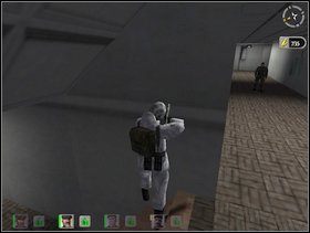 Poruszając się w korytarzach sprawdzaj kto czai się za rogiem przełączając kamerę na widok zza pleców swojego żołnierza i odpowiednio nią manewrując - Misja 2