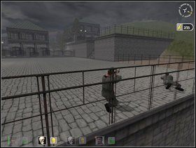 następnych trzech na prawo, na tarasach przy skwerze - Misja 1