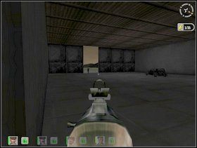 W tym czasie reszta idąca w kierunku wieży wzdłuż siatki przeczesze wielki hangar (jest w nim - Misja 2