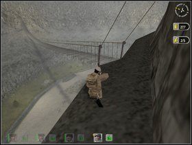 Dojdziesz w końcu do mostku wiszącego nad wąwozem (Twój strzelec wyborowy idący z lewej będzie najpierw musiał przejść przez krótki tunel , w którym chowa się jeden Grek) - Misja 2