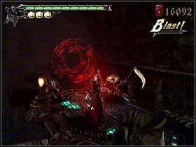 Na wstępie wybierz jakąś broń, która umożliwia podwójny skok oraz Ebony&Ivory - [Solucja] Misja #12 - Devil May Cry 3: Dantes Awakening - poradnik do gry