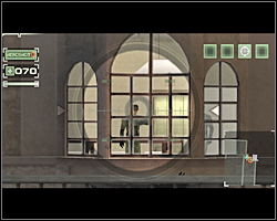 Teraz, mając pod kontrolą tylko Headshot, odpowiednio się ustaw i za pomocą snajperki zdejmij strażników stojących w pomieszczeniu w oddali: najpierw dwóch, poźniej trzech kolejnych - Misja 8 Fosters Villa - Warehouse cd. 2| Opis przejścia The Plan - The Plan - poradnik do gry