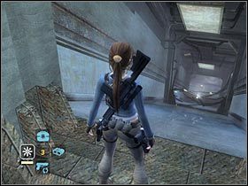 Zanim zdecydujesz się wykonać przewrót pod kolejnymi kablami (ewentualnie po prostu kucnij) wyjmij dowolne giwery i zniszcz oznaczony przez grę ogromny wentylator (#1) - Kazakhstan - Project Carbonek (4) | Etap 5 | Tomb Raider Legenda - Tomb Raider: Legenda - poradnik do gry