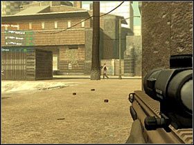 Zacznij ostrożnie przesuwać się w stronę frontalnej bramy prowadzącej do magazynu - [Misja 01] Contact - cz.6 | Tom Clancys Ghost Recon Advanced Warfighter - Tom Clancys Ghost Recon: Advanced Warfighter - poradnik do gry