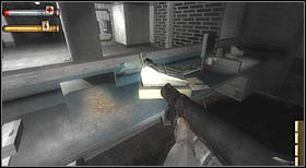 Pierwszy fragment płytki znajduje się za kasą, w kabinie obok drugich drzwi, które należy porąbać siekierą, by je pokonać (te prowadzące do pomieszczenia z telewizorem) - Sekrety | CHAPTER III | Condemned Criminal Origins - Condemned: Criminal Origins - poradnik do gry