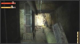 Przejdź niewielki odcinek krętego korytarza, a gdy dotrzesz do drogi, wzdłuż której ciągnie się długa rura, przygotuj się na atak - Grid 4 Subway Tunnels (1) | CHAPTER IV | Condemned Criminal Origins - Condemned: Criminal Origins - poradnik do gry