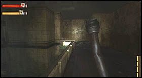 Dalsza droga prowadzi przez balkon, a na jego końcu znów trafisz do korytarza z wystawami [#3] po obu stronach - Barts Department Store (1) | CHAPTER V | Condemned Criminal Origins - Condemned: Criminal Origins - poradnik do gry