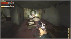 Gdy wejdziesz po schodach na górę (tych nieruchomych), znajdziesz się w większym pomieszczeniu, w którym w jednej z gablot jest pistolet - Sekrety | CHAPTER V | Condemned Criminal Origins - Condemned: Criminal Origins - poradnik do gry