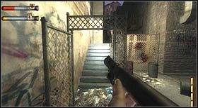 Gdy jeden z przeciwników przybiegnie z pobliskich schodów i otworzy znajdującą się tam bramkę, szybko ucieknij przez nią - Burnback Alley (2) | CHAPTER VI | Condemned Criminal Origins - Condemned: Criminal Origins - poradnik do gry