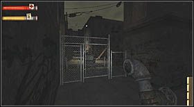 Gdy wyjdziesz na otwartą przestrzeń, skieruj się w lewo i przejdź przez bramkę, by dostać się na większy plac, - Josephs Secondary School (3) | CHAPTER VIII | Condemned Criminal Origins - Condemned: Criminal Origins - poradnik do gry