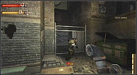 Początkowo przeciwnicy pojawiać będą się zza siatki po prawej stronie - Josephs Secondary School (3) | CHAPTER VIII | Condemned Criminal Origins - Condemned: Criminal Origins - poradnik do gry