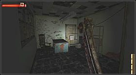 Szukając młota na początku rozdziału, będziesz przechodzić przez pomieszczenie, do którego trafisz dzięki przesunięciu się, pod wpływem tajemniczej mocy, mebli - Sekrety | CHAPTER VIII | Condemned Criminal Origins - Condemned: Criminal Origins - poradnik do gry