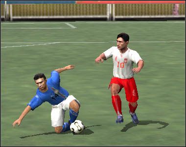 Drugi sposób to wślizg - Obrona i faule | Poruszanie się | Mistrzostwa Świata FIFA 2006 - Mistrzostwa Świata FIFA 2006 - poradnik do gry