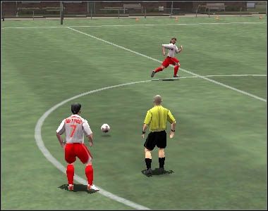 Podania górą są również przydatne przy omijaniu przeciwników i przenoszeniu gry do innej części boiska - Podania | Poruszanie się | Mistrzostwa Świata FIFA 2006 - Mistrzostwa Świata FIFA 2006 - poradnik do gry