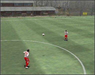 Możliwe jest również markowanie przepuszczenia piłki między nogami podczas podania - Podania | Poruszanie się | Mistrzostwa Świata FIFA 2006 - Mistrzostwa Świata FIFA 2006 - poradnik do gry