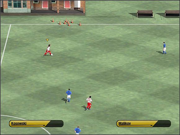 By utrzymać się przy piłce, konieczne może okazać się podanie do jednego ze znajdujących się w pobliżu piłkarzy - Gra na skrzydłach i dośrodkowania | Rozwiązania taktyczne | FIFA 2006 - Mistrzostwa Świata FIFA 2006 - poradnik do gry