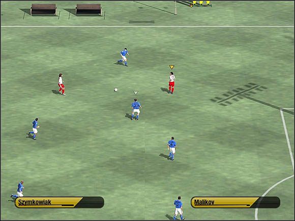 Kiedy znajdziemy się obok pola karnego, wykonujemy dośrodkowanie klawiszem [A] - Gra na skrzydłach i dośrodkowania | Rozwiązania taktyczne | FIFA 2006 - Mistrzostwa Świata FIFA 2006 - poradnik do gry