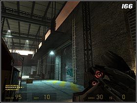 Skocz w dół i biegnij wzdłuż pociągu, likwidując kolejne miny - Exit 17 cz.2 | Half-Life 2 Episode One - Half-Life 2: Episode One - poradnik do gry