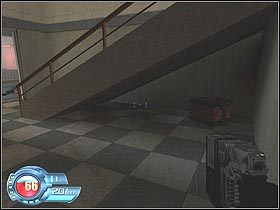 W korytarzy z trzema oknami, wybij jedną z szyb i bardzo ostrożnie wyjdź na zewnątrz - Docks - Generators | Sekretne lokacje w SiN Episodes Emergence - SiN Episodes: Emergence - poradnik do gry