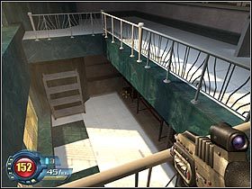 Tuż obok półki zawierającej pojemniki z mutagenem, znajdziesz przejście obok rur - Supremacy Tower - Entry | Sekretne lokacje w SiN Episodes Emergence - SiN Episodes: Emergence - poradnik do gry