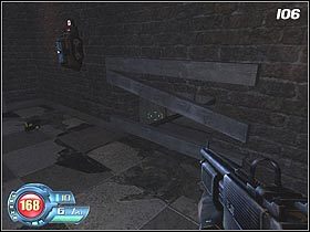 Nieopodal znajdują się trzy skrzynie z zapasami oraz punkt leczniczy - Pursuit - Descent | Solucja SiN Episodes Emergence - SiN Episodes: Emergence - poradnik do gry