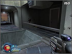 Dotarłszy do zamkniętych drzwi, przeskocz barierkę i dostań się na gzyms (#151) - Showdown - Finale | Solucja SiN Episodes Emergence - SiN Episodes: Emergence - poradnik do gry