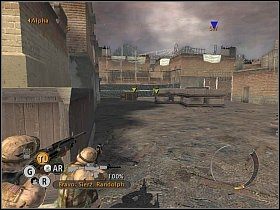 Wyrusz na plac na zachodzie, gdzie pojawi się sojuszniczy humvee z drugą drużyną - Misja 1 - Rozkaz wymarszu - Full Spectrum Warrior: Ten Hammers - poradnik do gry