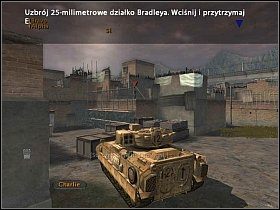 Obejdź budynek z lewej i wyjdź przeciwnikom na plecy, po czym ostrzelaj ich z zaskoczenia [1] - Misja 1 - Rozkaz wymarszu - Full Spectrum Warrior: Ten Hammers - poradnik do gry