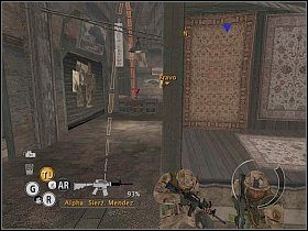 Kiedy ten rejon miasta również będzie bezpieczny, doskocz jedną z drużyn do dużych drzwi [1] , prowadzących do budynku, gdzie ukrywa się twój cel - Misja 2 - Na ratunek - Full Spectrum Warrior: Ten Hammers - poradnik do gry