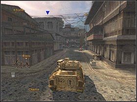 Skieruj się do alejki na południu i schowaj się za samochód, stojący na ulicy - Misja 2 - Na ratunek - Full Spectrum Warrior: Ten Hammers - poradnik do gry