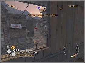 Rozpraw się z żołnierzami na placu z lewej [1] , po czym wyślij swoich żołnierzy wzdłuż ściany z prawej - Misja 10 - Złamani ludzie - Full Spectrum Warrior: Ten Hammers - poradnik do gry