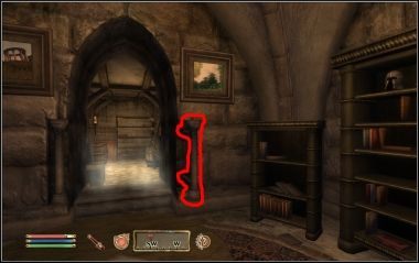 Wejście do sekretnej komnaty w naszej biblioteczce (ruchomy filar w czerwonej obwódce). - Oblivion: Fighters Guild Dodatek - The Elder Scrolls IV: Oblivion - poradnik do gry