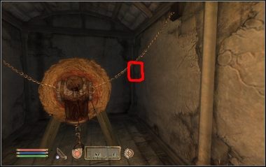 Ruchomy kandelabr (w czerwonej ramce) - ciężko go znaleźć, jeśli się nie wie, gdzie jest. - Oblivion: Fighters Guild Dodatek - The Elder Scrolls IV: Oblivion - poradnik do gry