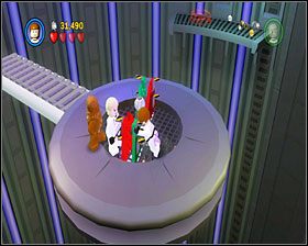 Przed tobą drzwi, do otwarcia których potrzebujesz hełmu - jeśli go straciłeś, przypatrz się, czy któraś z kontrolowanych przez komputer postaci go nie ma i ewentualnie przełącz się na nią - Episode IV - Rescue The Princess | Story Mode LEGO Star Wars II - LEGO Star Wars II: The Original Trilogy - poradnik do gry