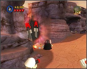 Użyj Ciemniej Strony Mocy na drzwiach na początku etapu, po przejściu przez przepaść - Episode IV - Through the Jundland Wastes | Freeplay Mode - LEGO Star Wars II: The Original Trilogy - poradnik do gry