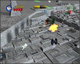 Na początku przedostatniej sekcji poziomu zobaczysz kolejny kołowrotek - Episode IV - Rebel Attack | Freeplay Mode - LEGO Star Wars II: The Original Trilogy - poradnik do gry