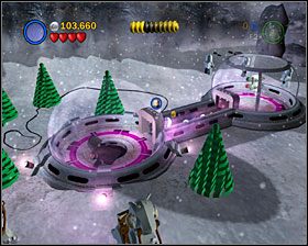 W miejscu widocznym na screenie użyj Ciemnej Strony, by zamienić okna w stopnie, po czym wskocz po nich na samą górę (wymaga to praktyki) - Episode V - Escape from Echo Base | Freeplay Mode - LEGO Star Wars II: The Original Trilogy - poradnik do gry