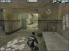 Spróbuj się teraz ustawić w taki sposób żeby zlikwidować gostka, który skrywa się po prawej stronie (#1) - [Chapter 2] Etap 3/3 cz.2 | El Matador - El Matador - poradnik do gry