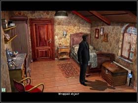 Wyszedłszy więc z biblioteki, nasz bohater kieruje się na piętro (wystarczy kliknąć dwukrotnie na żółtą strzałkę) - 1. Willa profesora | Akt 2 | Martin Mystere Operation Dorian Gray - Martin Mystere: Operation Dorian Gray - poradnik do gry