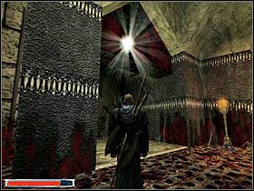 Wewnątrz pomieszczenia znajdziesz przycisk umieszczony na kolumnie (obrazek z lewej) otwiera on drzwi obok (obrazek z prawej) - Strażnicy portalu (5) | Rozdział 5 | Gothic - Gothic - poradnik do gry