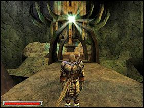 W pierwszym pomieszczeniu znajdziesz na stole Pięść Trolla (100 ATK) oraz kilka eliksirów w rogu (obrazek z lewej) - Leże Śniącego (1) | Rozdział 6 | Gothic - Gothic - poradnik do gry