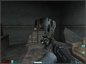 Na końcu korytarza jest pomieszczenie okupowane przez trzech żołnierzy #1 - Przerzut (1) | Interwał 01 | FEAR Extraction Point - F.E.A.R.: Extraction Point - poradnik do gry