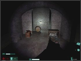 W dwóch następnych pomieszczeniach #1 również czekają na nas oponenci- tym razem będzie ich czterech - Przerzut (1) | Interwał 01 | FEAR Extraction Point - F.E.A.R.: Extraction Point - poradnik do gry