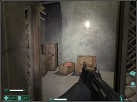 Gdy zejdziemy ze schodów usłyszymy odgłosy walki - Przerzut (1) | Interwał 01 | FEAR Extraction Point - F.E.A.R.: Extraction Point - poradnik do gry