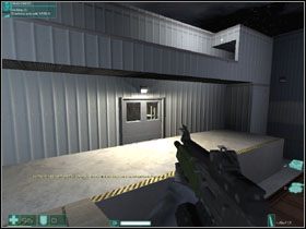Na początku będzie tu niewielu przeciwników - Zasadzka | Interwał 02 | FEAR Extraction Point - F.E.A.R.: Extraction Point - poradnik do gry