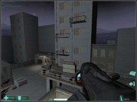 Po uporaniu się z przeciwnikami Holiday wysadzi drzwi #1 - Holiday | Interwał 02 | FEAR Extraction Point - F.E.A.R.: Extraction Point - poradnik do gry